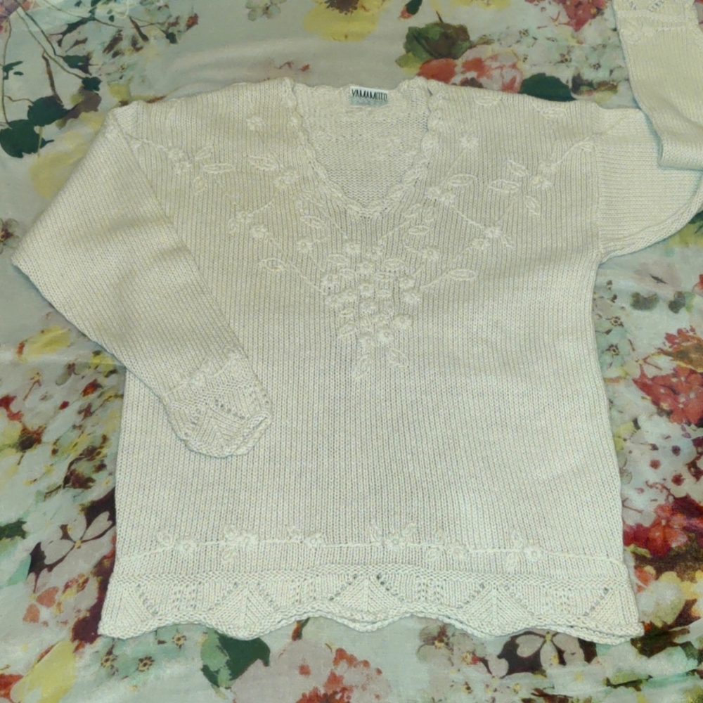 YAMAMOTO Ivory Embroidered V Neck Sweater Size M